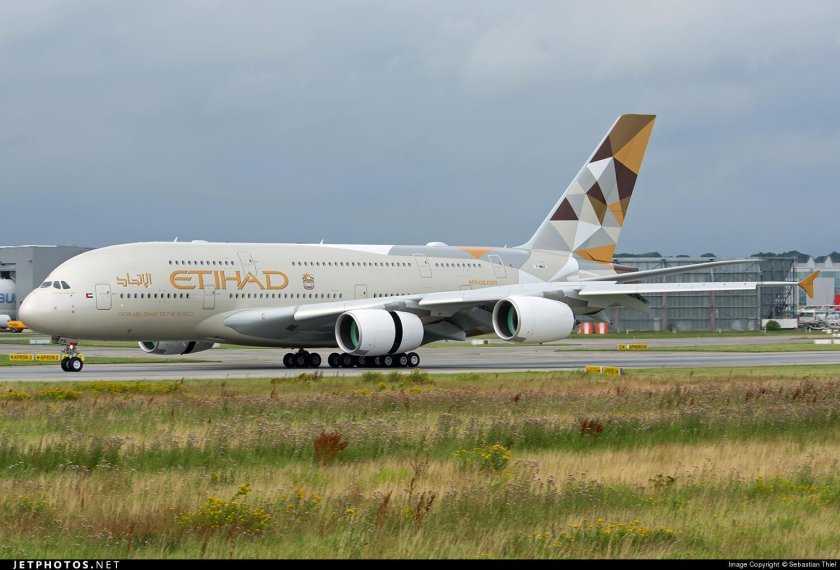 Etihad airways airbus a380-800