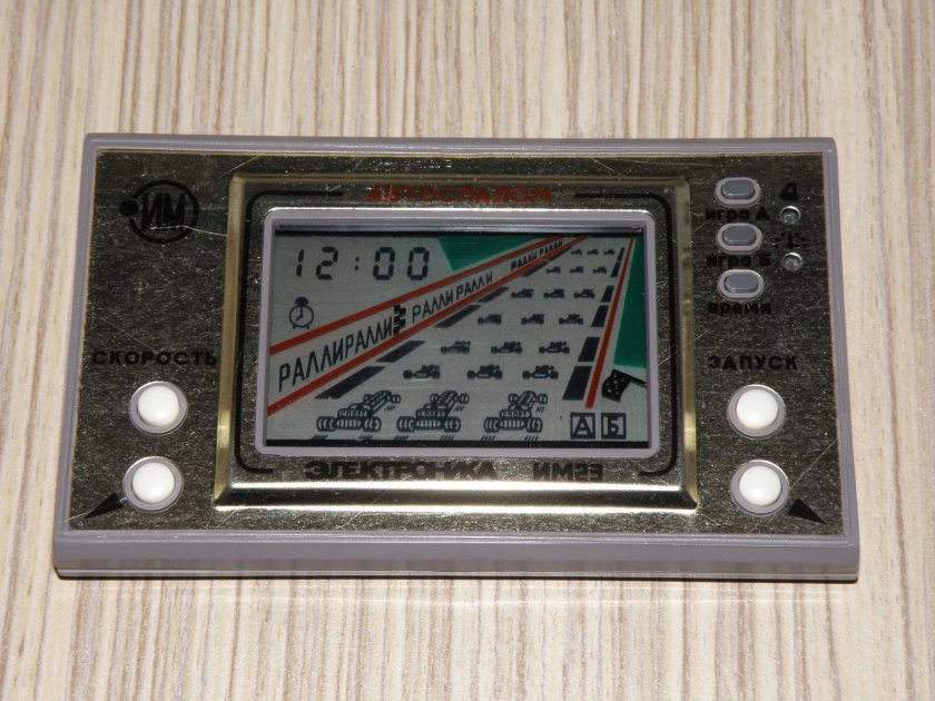 Игра электроника автослалом