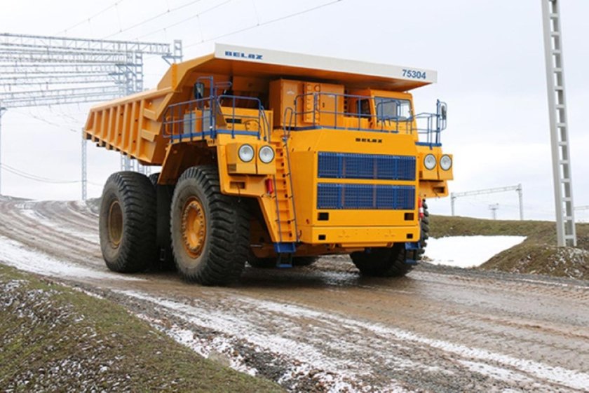 Карьерный самосвал БЕЛАЗ-75710