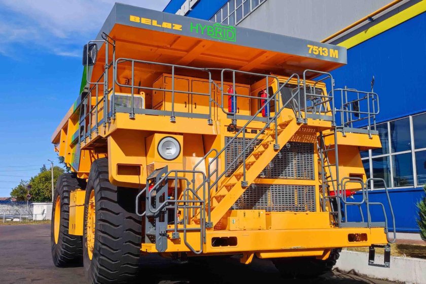 Белаз карьерный самосвал