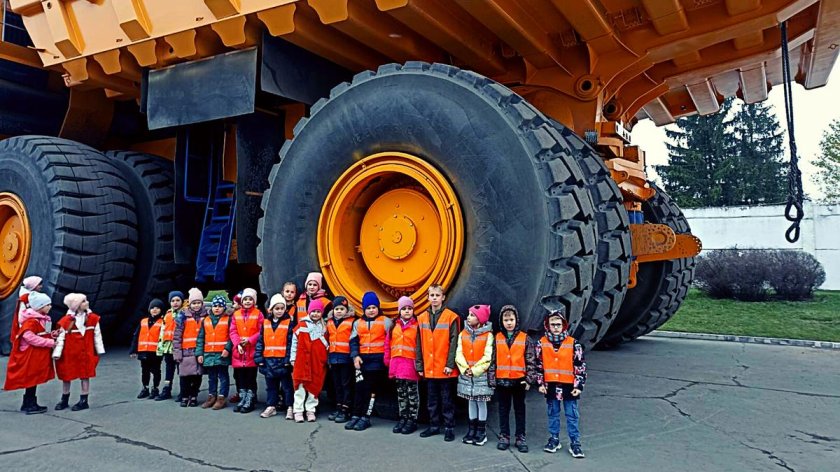 БЕЛАЗ-75710 И КАМАЗ