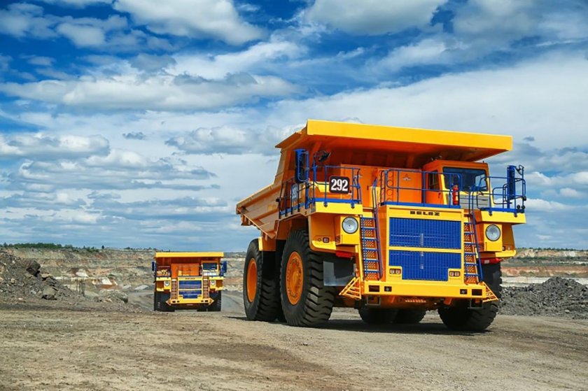 Белаз карьерный самосвал