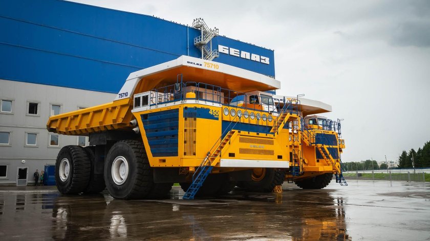 Карьерный самосвал белаз 75710