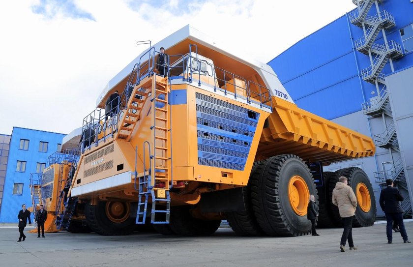 Карьерный самосвал БЕЛАЗ-75710