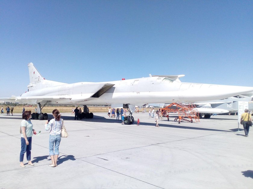 Энгельс день дальней авиации