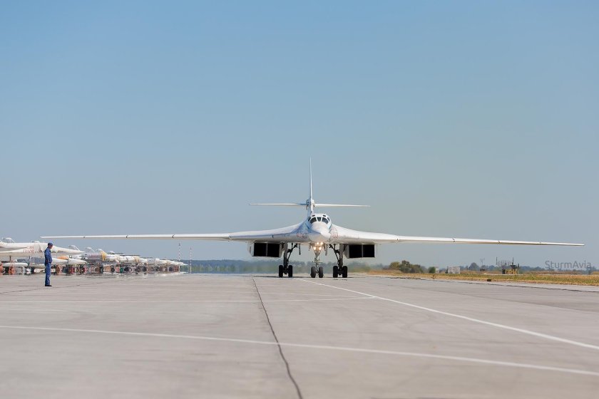 Авиабаза Энгельс ту 160