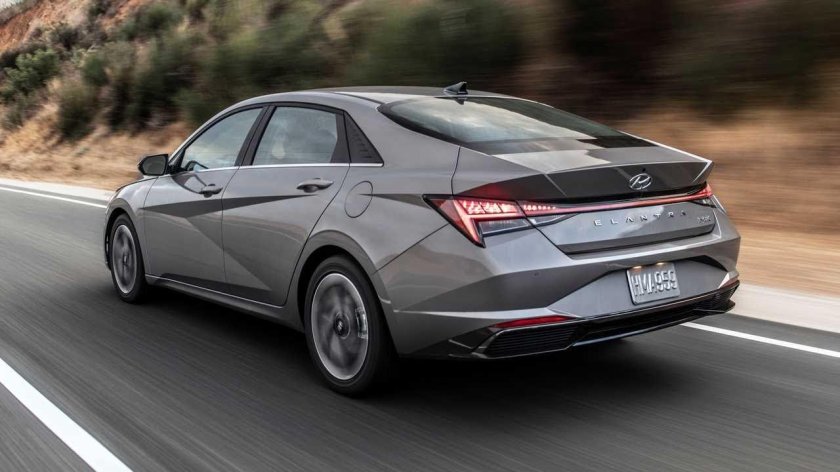 Hyundai Elantra 2022