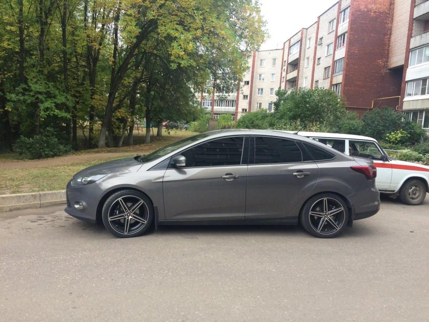 Ford Focus 3 седан r18