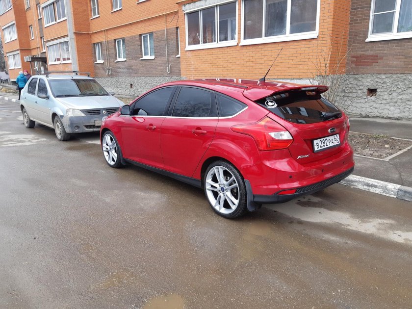 Форд фокус 3 универсал красный