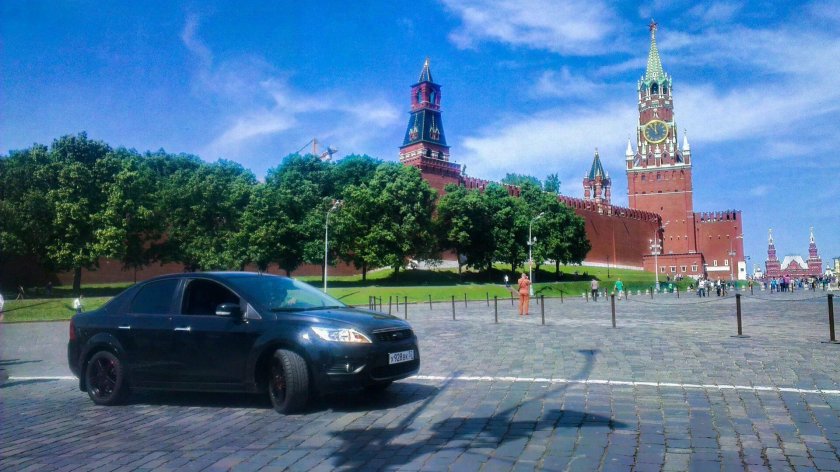 Автомобили на красной площади