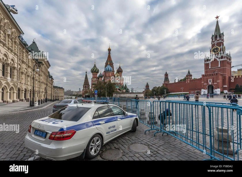Автомобили на красной площади