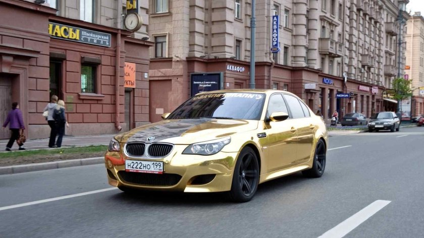BMW m5 Gold