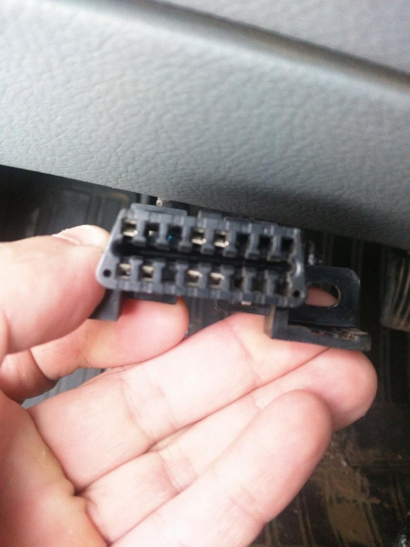 Диагностический разъём obd2 Нива Шевроле