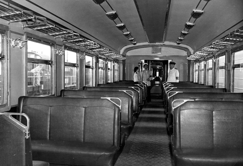 Салон электрички эр1