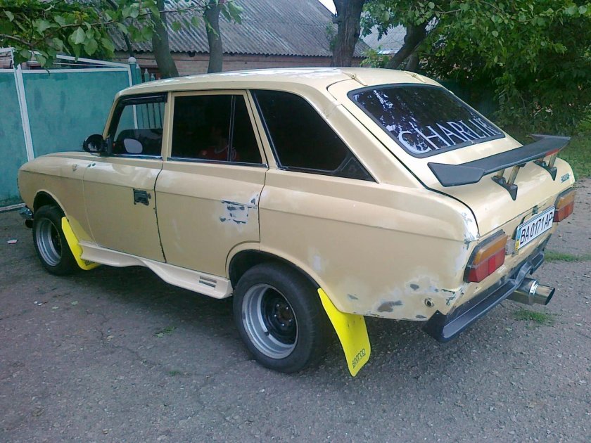 ИЖ Комби 2125 желтый