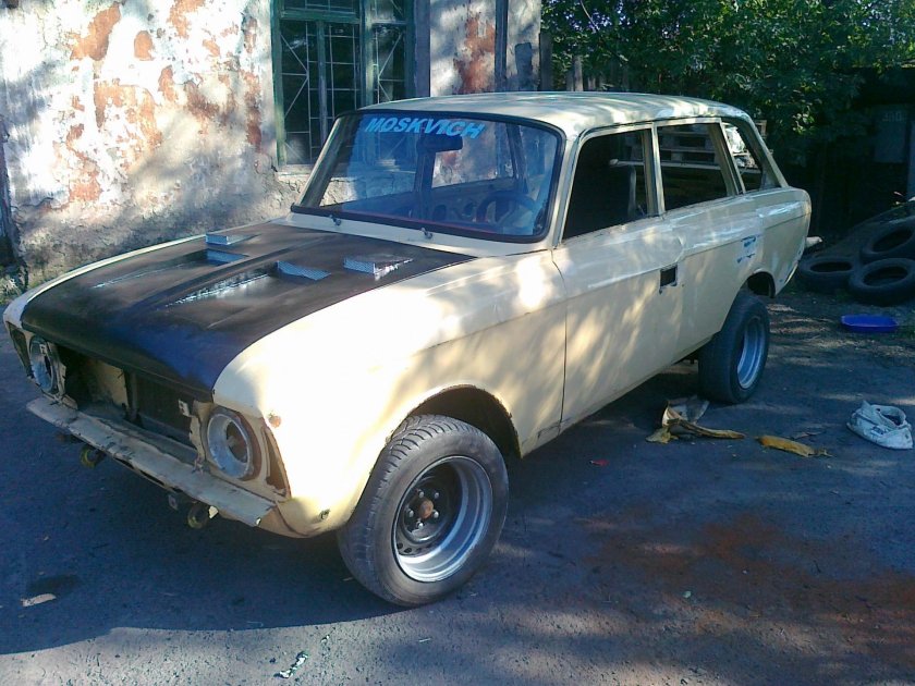 Чёрный ИЖ 2125 Комби