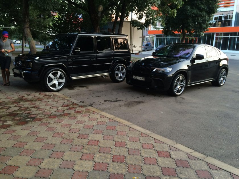 БМВ х6 и Мерседес Гелендваген