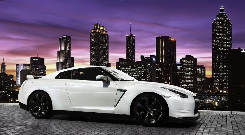 Машина на красивом фоне