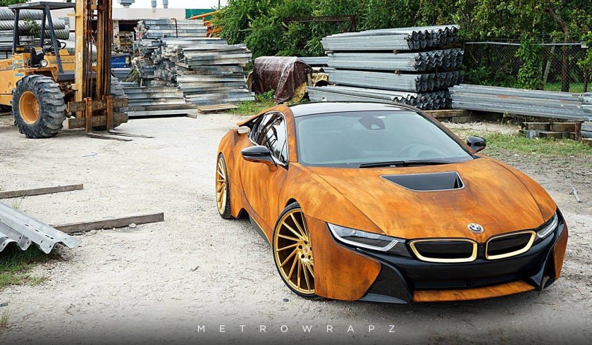 BMW i8 Золотая