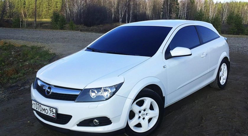 Opel Astra 2008 h белая