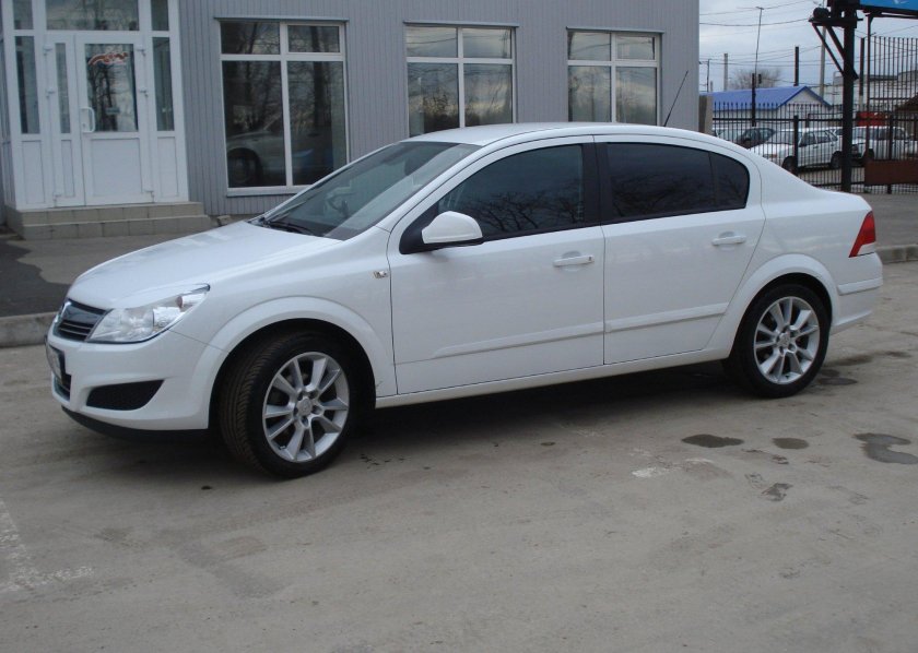 Opel Astra 2008 h белая