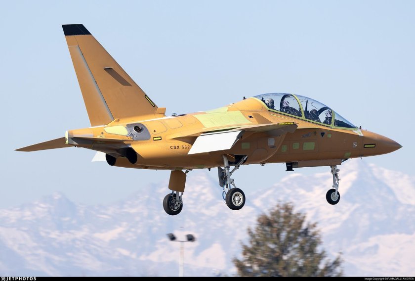 Alenia aermacchi m-346 master