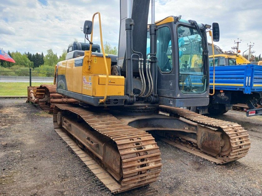 Гусеничные экскаваторы