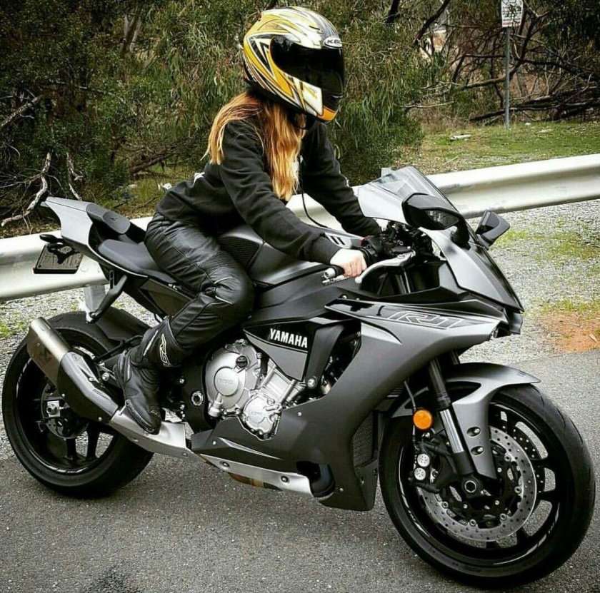 Yamaha r1 Biker