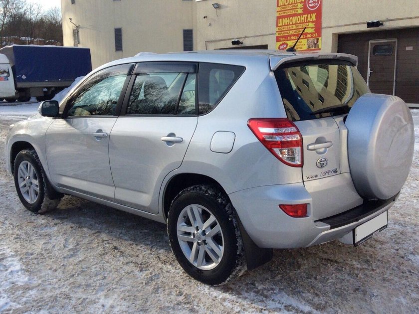 Toyota rav4 2010 года