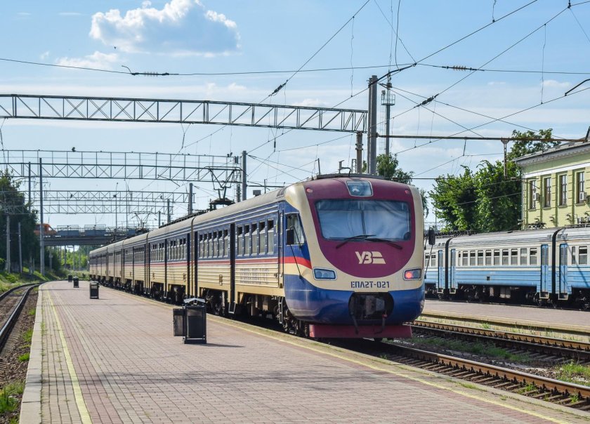 Пригородные поезда