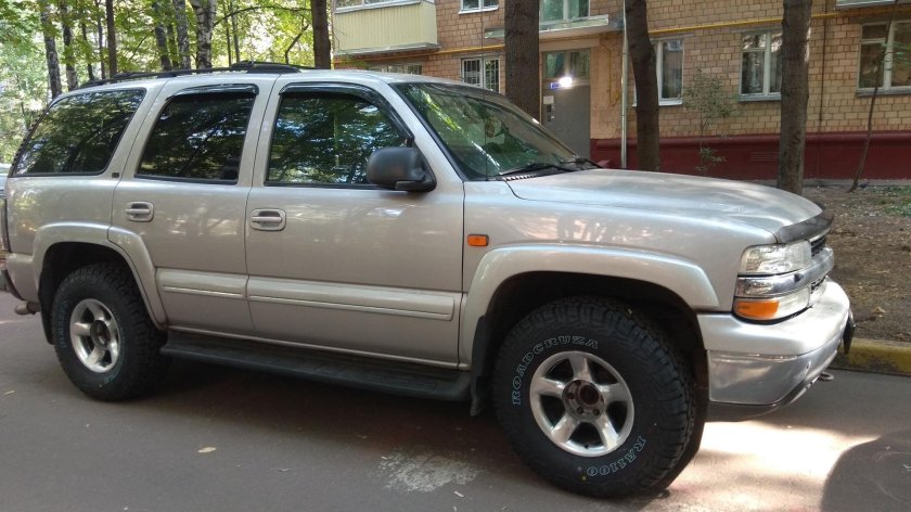Chevrolet Tahoe 2005 на 33 колесах