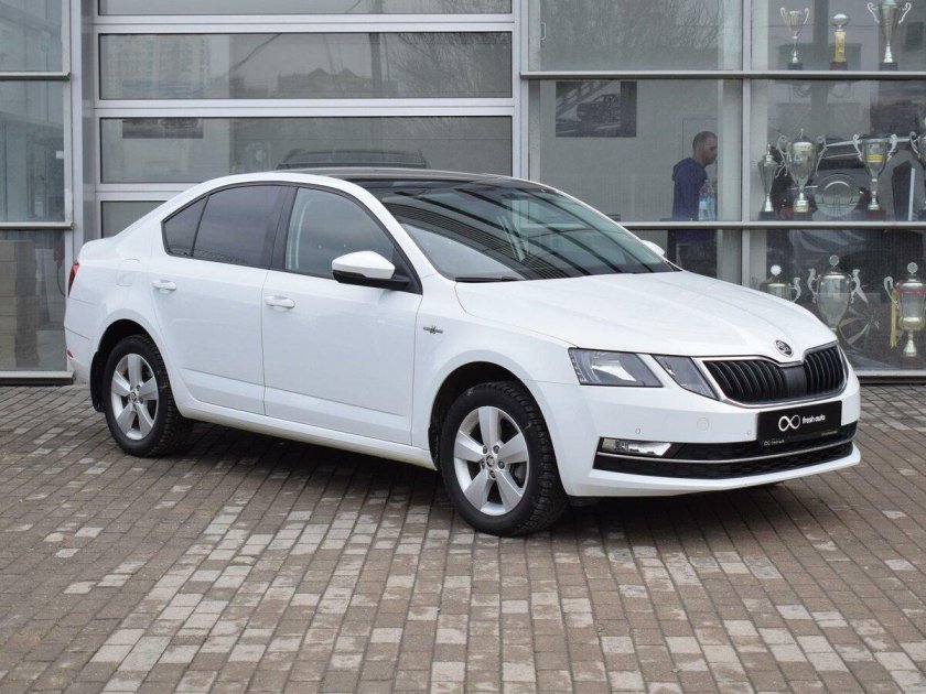 Белый Skoda Octavia III (a7) Рестайлинг 1.6 at (110 л.с.) с пробегом