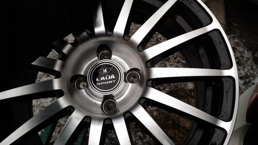 Колеса Лада Гранта спорт r16