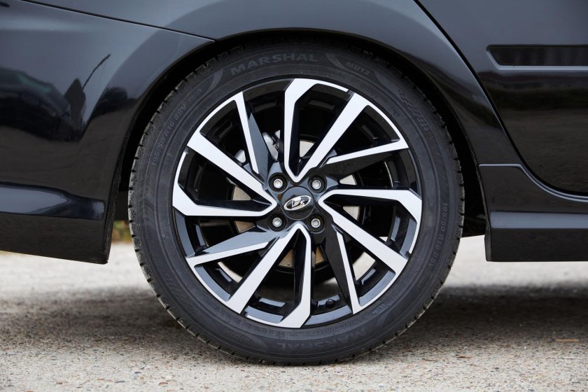 Лада Гранта 2023 лифтбек спорт