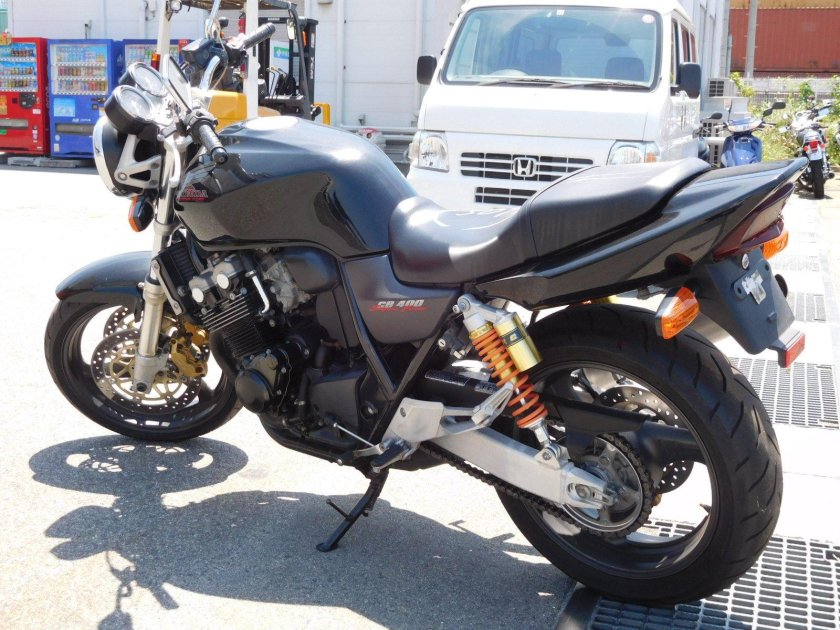 Хонда SB 400