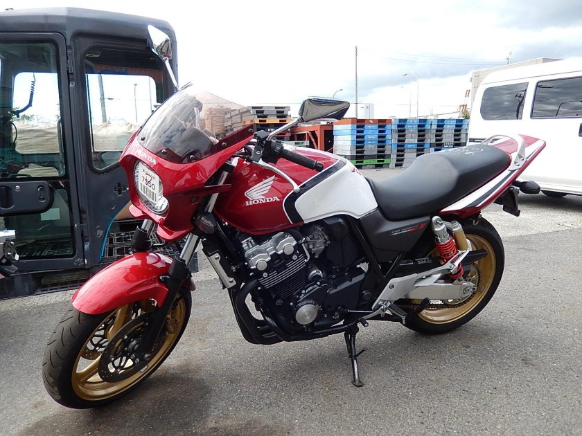 Honda sb400 super four