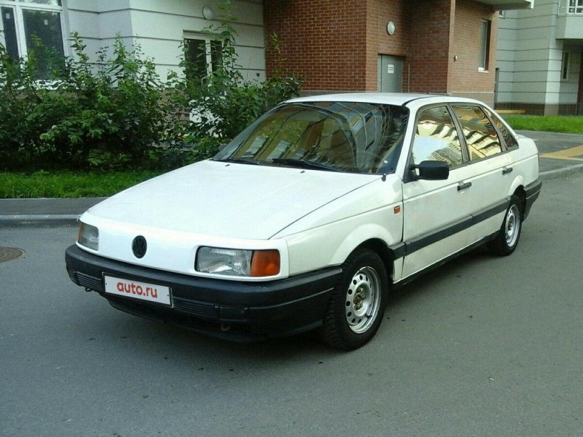 Volkswagen Passat b3 седан 1.8