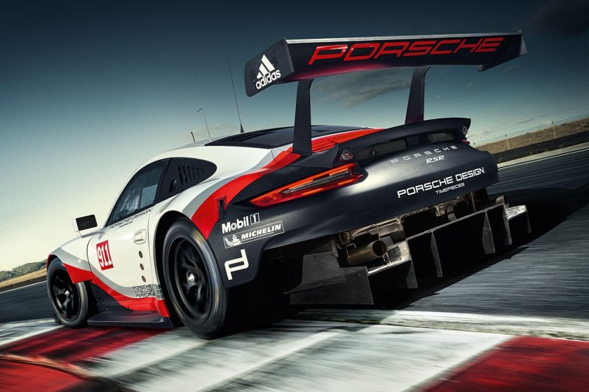 Porsche 911 RSR