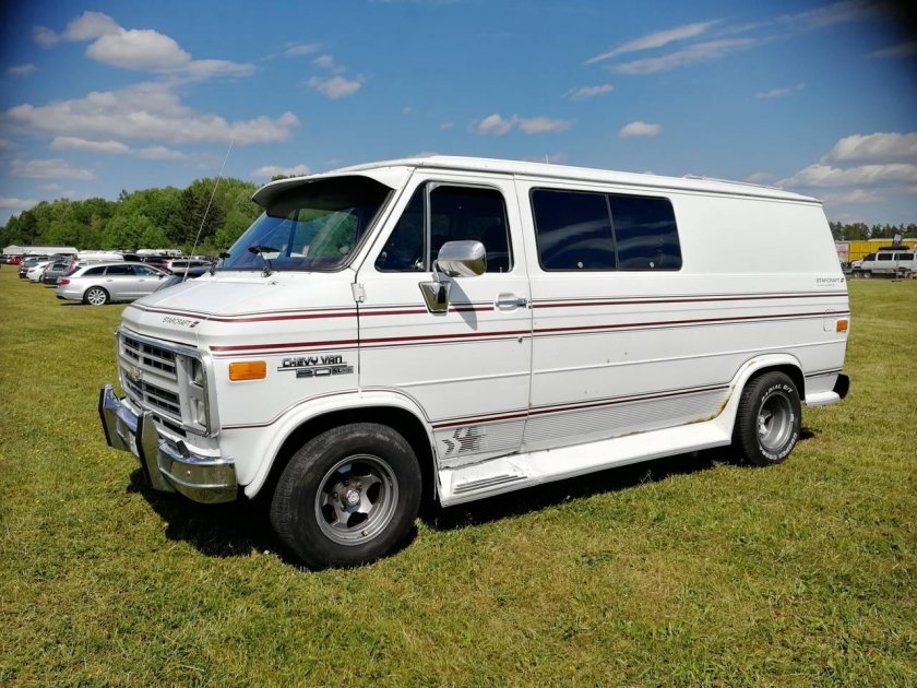 Chevrolet van g20