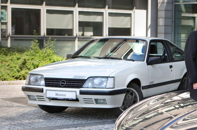 Opel monza a2