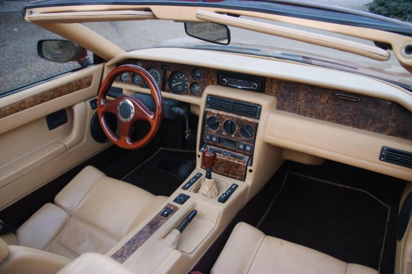 Астон мартин лагонда