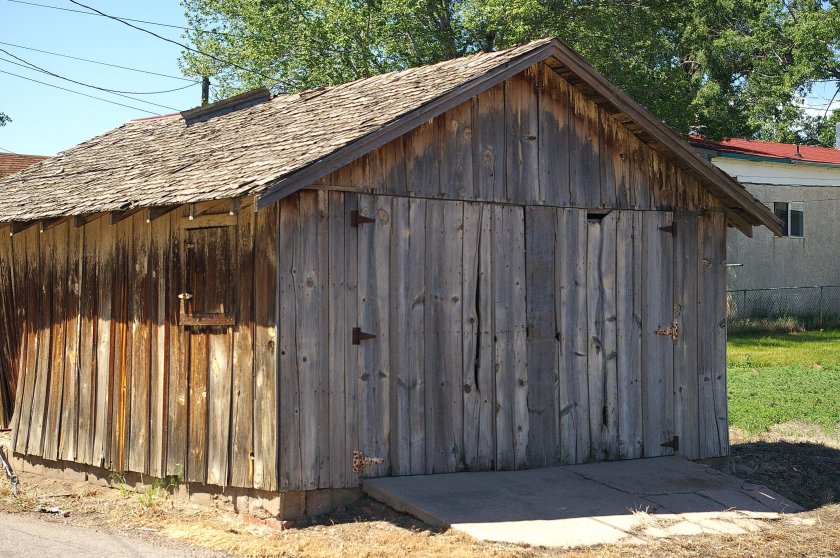 Деревянный гараж