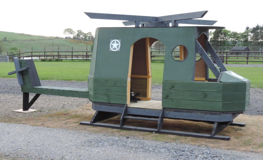 Вертолет для детской площадки из дерева