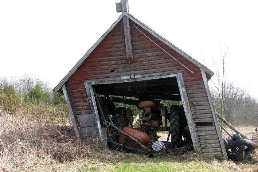 Гараж для трактора