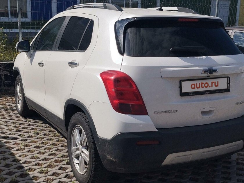 Шевроле трекер 2015
