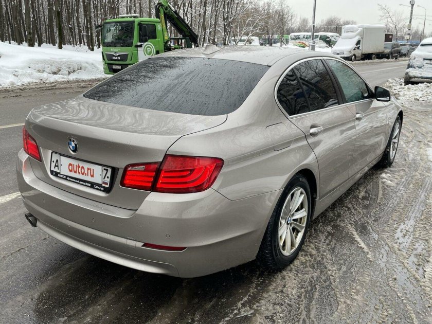 Бежевая бмв