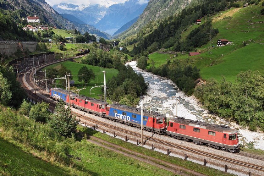 Железная дорога в горах Румынии