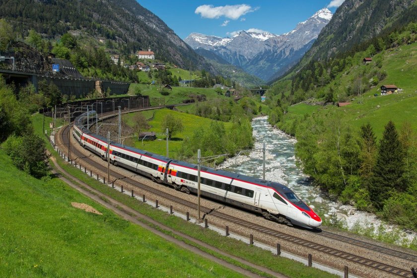 Швейцарские пригородные поезда Швейцария