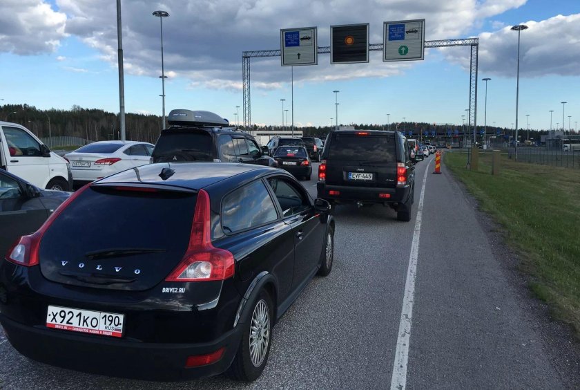 Автомобильная очередь на границе с Финляндией