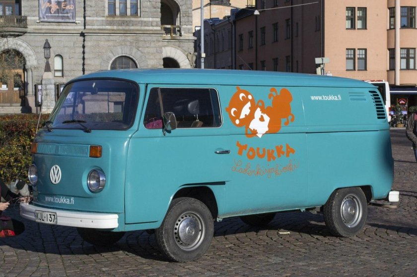 Фольксваген мини автобус первый бирюзовый